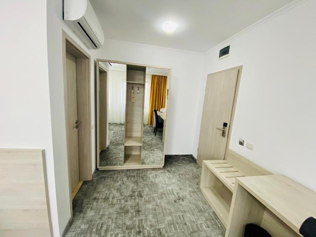 Hotel Bliss Roman Bagian luar foto