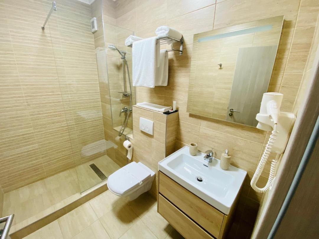 Hotel Bliss Roman Bagian luar foto